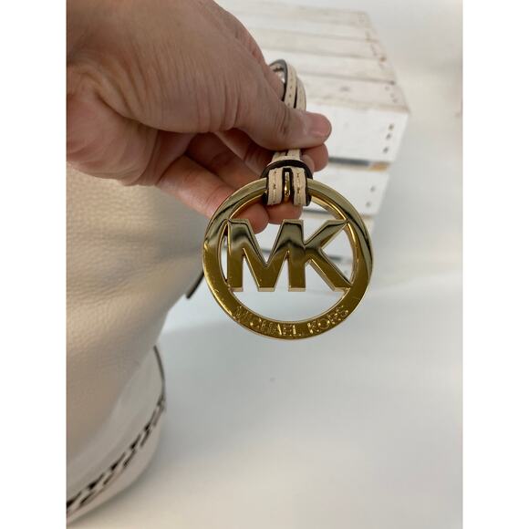 MICHAEL KORS IVORY AND LATTICE PEBBLED LEATHER CROSSBODY BAG - Picture 8 of 16